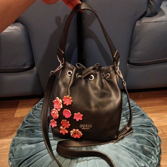 Guess Crossbody Bag And Handbag Black Leather With Pink Flower Embroidered - Picture 3 of 7